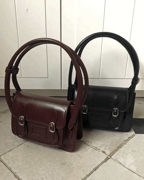 글랫 레더 버클 사각 숄더백 가방